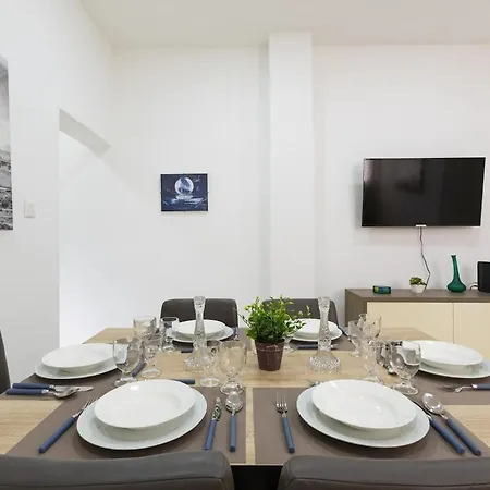 2-bedroom Apartment, 2 Min By The Sea *