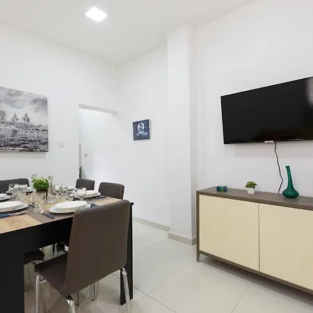 2-bedroom Apartment, 2 Min By The Sea * سليمة