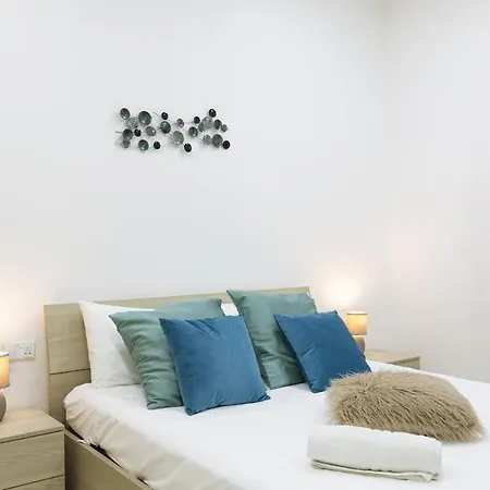 2-bedroom Apartment, 2 Min By The Sea *