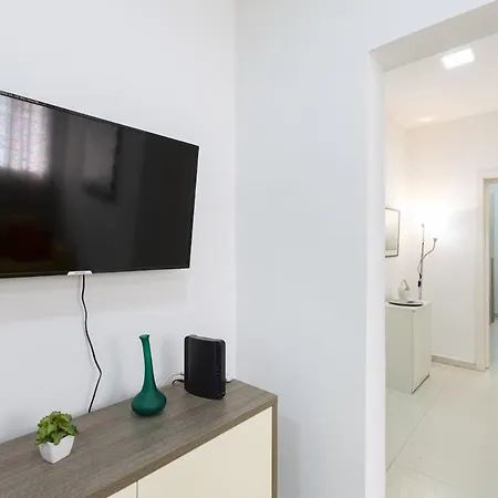 2-bedroom Apartment, 2 Min By The Sea דירה