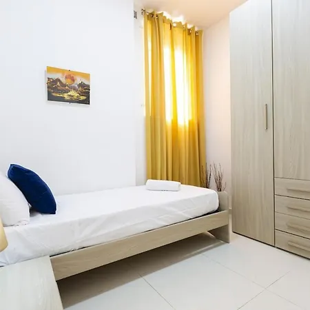 2-bedroom Apartment, 2 Min By The Sea * סליאמה